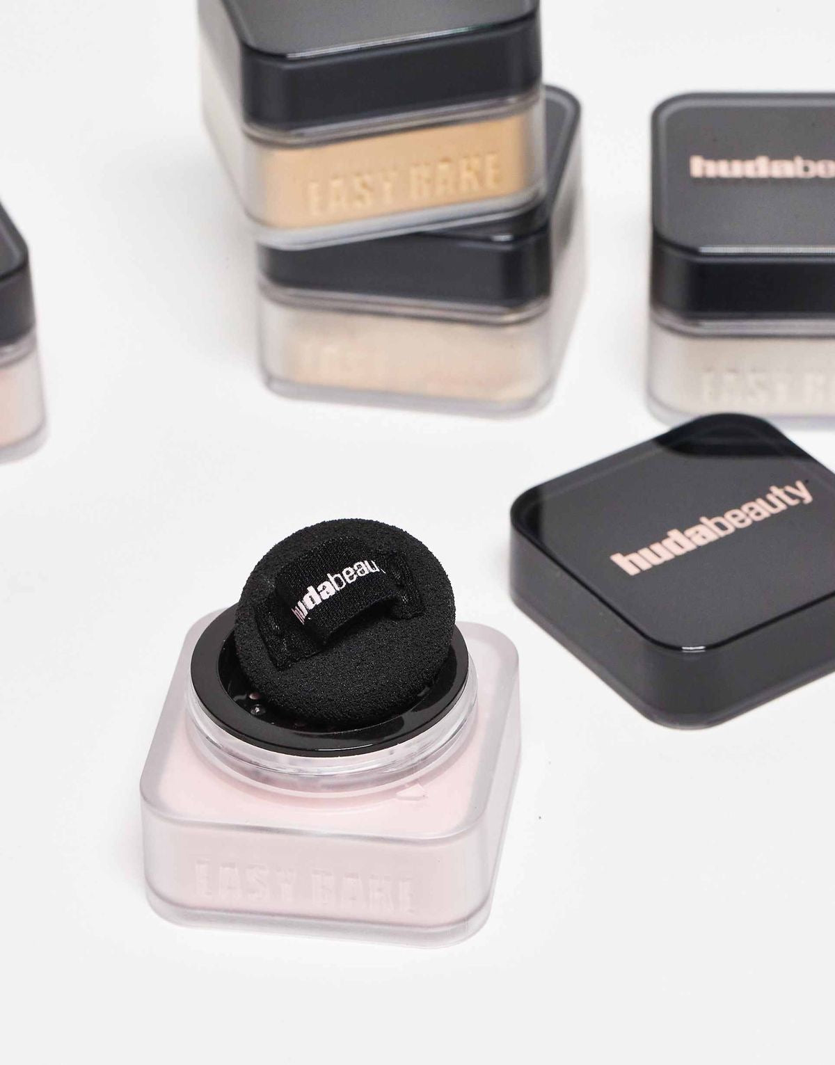 HUDA BEAUTY MINI BABY BAKE loose powder