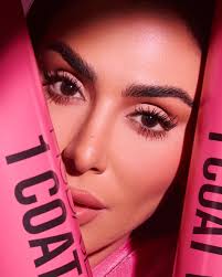 HUDA BEAUTY 1 COAT WOW! EXTRA VOLUMIZING AND LIFTING MASCARA